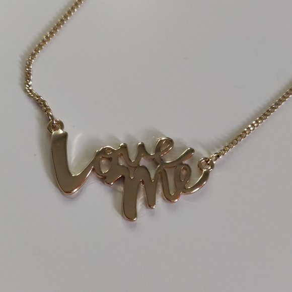 NEW* LOVE ME Necklace - Picture 1 of 3